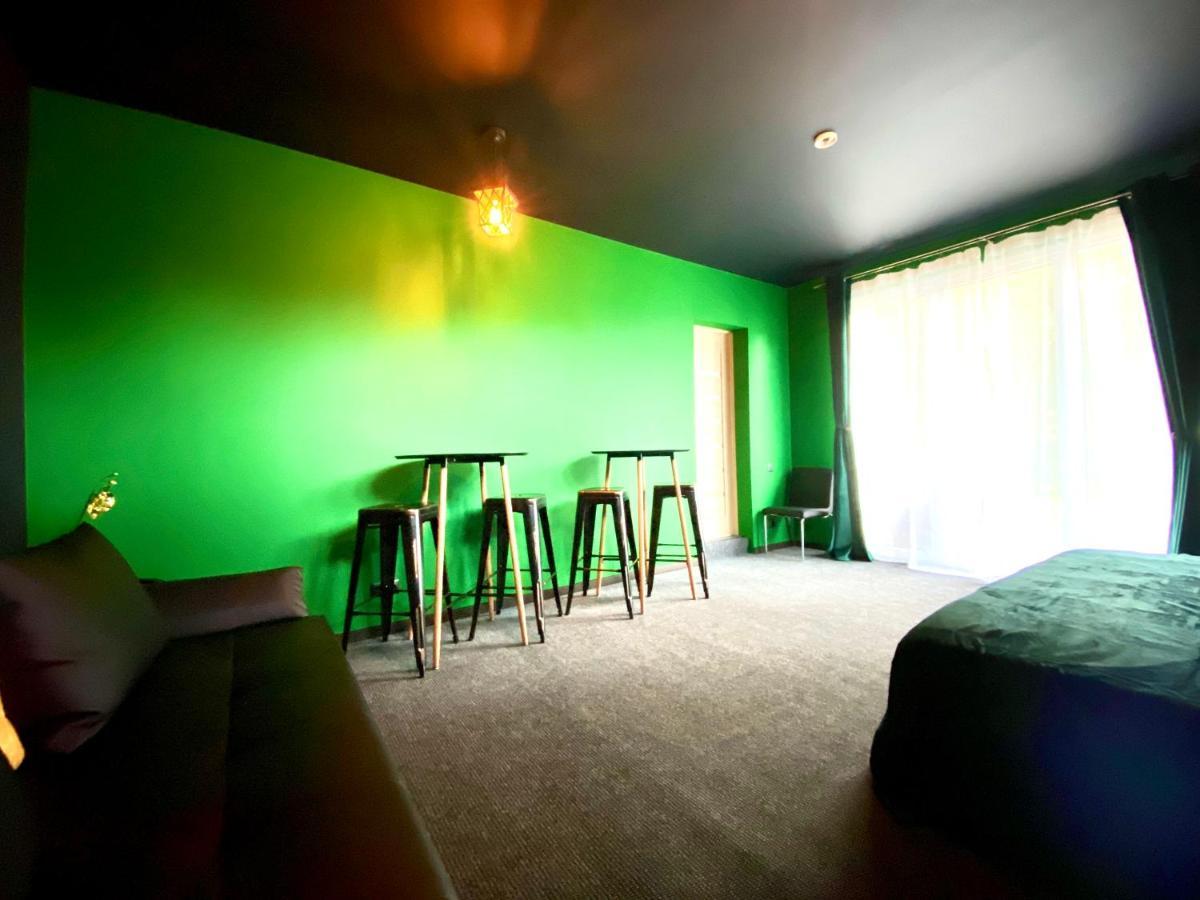 Party House Hotel Cielavas Exterior foto
