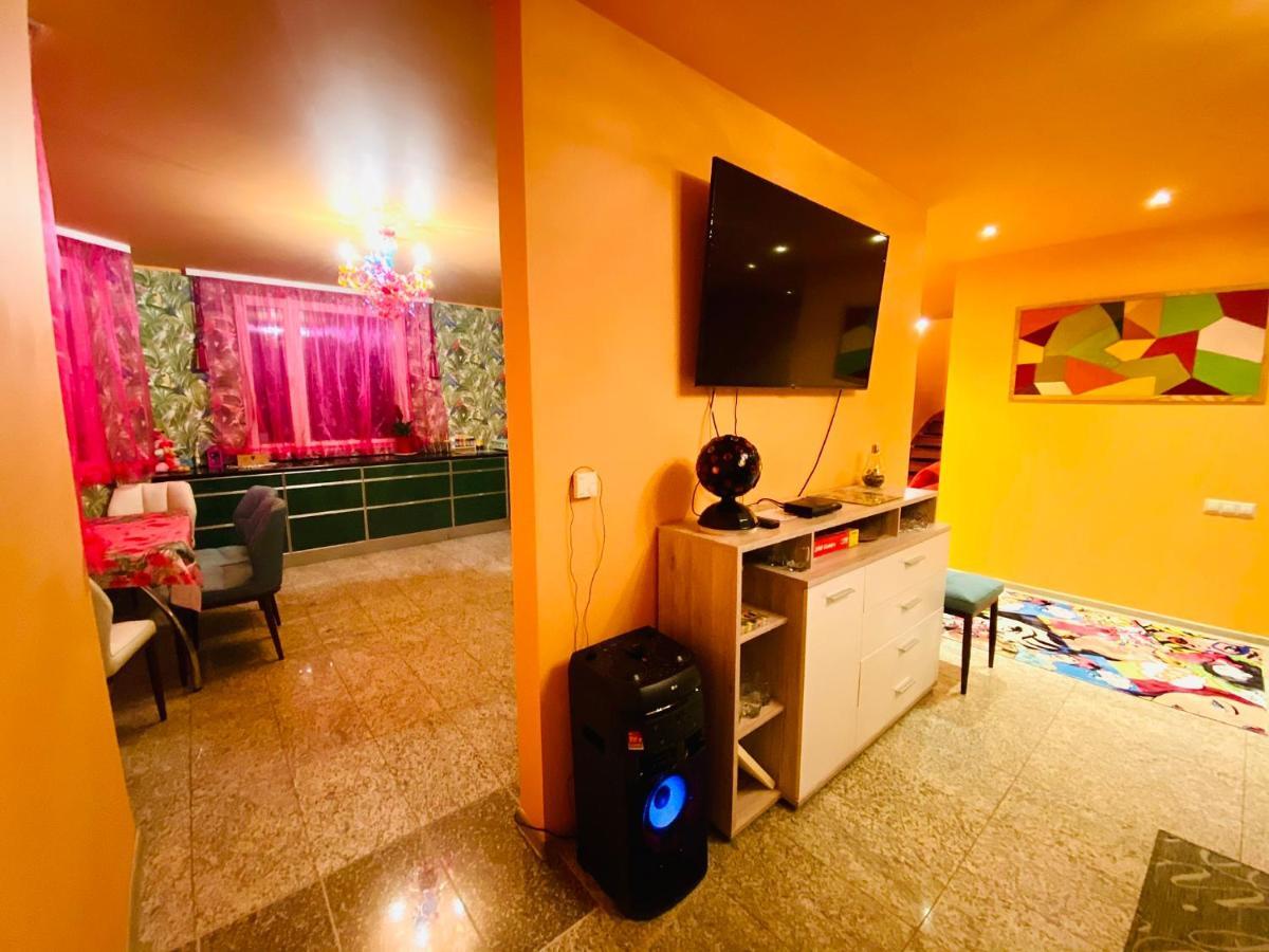 Party House Hotel Cielavas Exterior foto